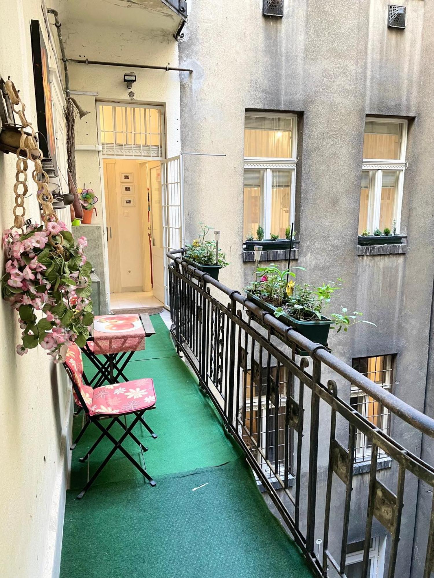 Rainbow Pearl Apartment At St Stephen' S Basilica Budapest Eksteriør billede